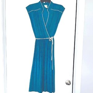 Elegant Vintage Teal Wrap Dress